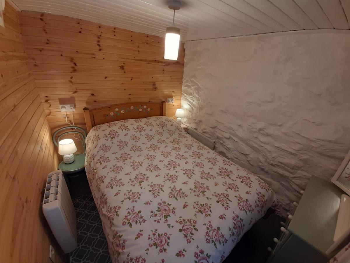 Cherry Tree - Cosy 19th Century Holiday home Claragh