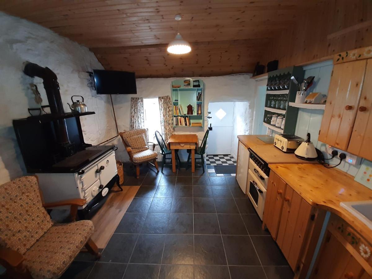 Cherry Tree - Cosy 19th Century Holiday home Claragh
