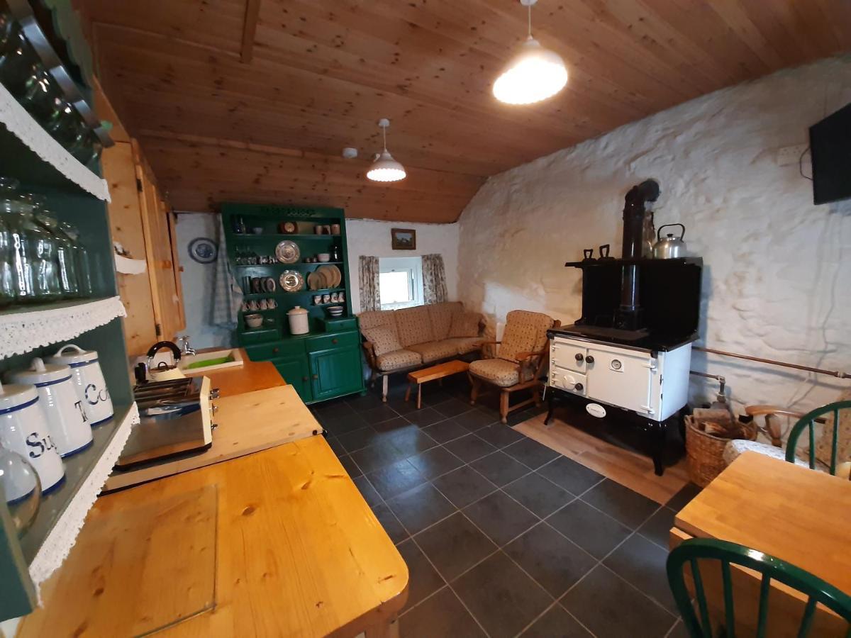 Cherry Tree - Cosy 19th Century Holiday home Claragh